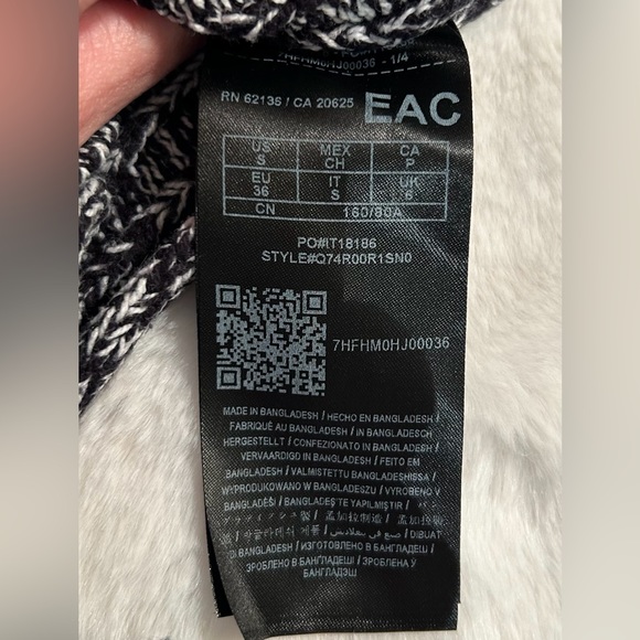 GUESS Two-Toned Cotton Knit Sweater- Sz- S - Picture 10 of 10